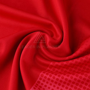 เสื้อฟุตบอลแขนสั้นแบบใหม่ พิมพ์ลายโลโก้ตามสั่ง ระบายอากาศได้ดี ผลิตจากโพลีเอสเตอร์ 100% ขายส่งราคาถูก - Product Image 6