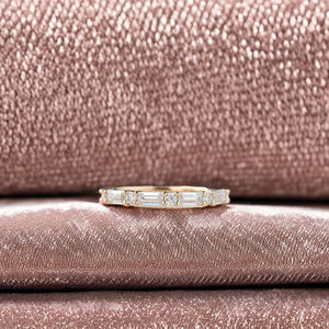 Vente en gros de bijoux fins style classique 10K/14K/18K or baguette coupe ronde Moissanite alliance demi-éternité bague de fiançailles - Product Image 1
