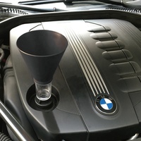 Embudo de Aceite de 1/2 Vuelta con Operación Manos Libres y Gran Paso de Aceite para Vehículos Audi, BMW, Mercedes y Volkswagen