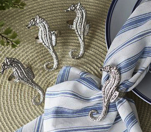 Anillos de Servilleta Ecológicos de Metal Plateado con Diseño de Caballito de Mar, Estilo Náutico Moderno, de Linea Exports Inc, para Fiestas - Product Image 1