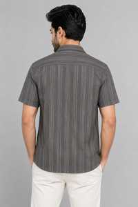 Chemise tendance pour homme à manches courtes avec jolies rayures et col, idéale pour tous les jours, facile à sécher et à porter. - Product Image 4