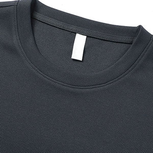 ชุดเซ็ตเสื้อยืดแขนสั้นผ้าฝ้ายพรีเมียม 100% สวมใส่สบายสำหรับผู้ชาย พร้อมกางเกงขาสั้นเอวยางยืด ระบายอากาศ แห้งเร็ว เหมาะสำหรับฤดูร้อน - Product Image 4