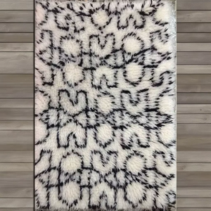 Tapis berbère marocain fait main - Tapis en coton moderne à poils longs avec motif géométrique, imperméable et antibactérien - Product Image 1
