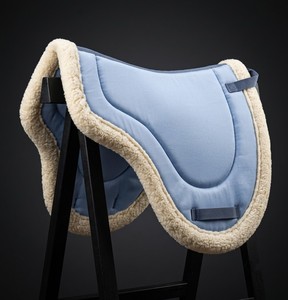 Almohadilla de montura azul de malla con forro de visón y relleno de espuma, multiusos para equitación y carreras. - Product Image 3