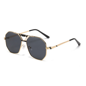 Gafas de Sol Unisex de Metal Dorado con Protección UV400, Montura Hueca, Estilo Europeo Americano - Product Image 6