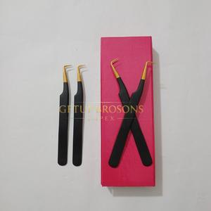 Pince à épiler antistatique GETUP BROSONS IMPEX GBI-EET-1578 en acier inoxydable lisse à 90 degrés, finition noir mat et revêtement en poudre dorée - Product Image 2