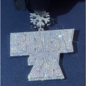 Colgante y Dije Personalizados de Moissanita Iced Out de Plata de Ley 925, Estilo Hip Hop Unisex con Engaste Completo y Opción de Letra Personalizada - Product Image 1