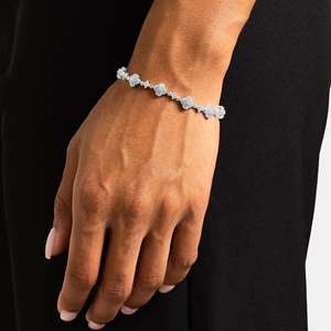 Bracelet de luxe en argent 925 plaqué rhodium avec cristaux, motif étoile pavé, chaîne à maillons pour femme, bijou à porter au quotidien - Product Image 2