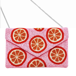 Pochette enveloppe rose perlée légère faite à la main avec motif tranches d'orange et chaîne argentée pour mariage - Product Image 1