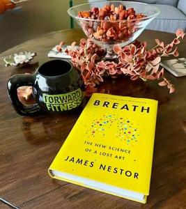 หนังสือ "Breath" โดยเจมส์ เนสตอร์ หนังสือภาษาอังกฤษปกอ่อนเกี่ยวกับสุขภาพและฟิตเนส - Product Image 2