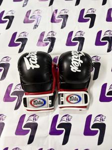 ถุงมือ MMA Fairtex สีดำ สำหรับมืออาชีพ หนังแท้ สำหรับฝึกซ้อมและต่อยมวยไทย แบบเปิดฝ่ามือ น้ำหนักเบา ปิดด้วยเชือกผูก ป้องกันรังสียูวี - Product Image 1