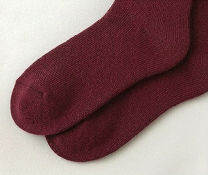 Chaussettes ras du cou pour femmes, couleur bordeaux unie, tricotées, respirantes, pour usage quotidien, longueur standard, automne - Product Image 2