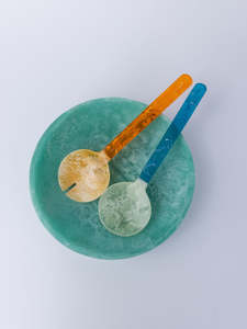 Bol à salade en résine personnalisé avec un magnifique effet marbré pour cuisine moderne, restaurant, hôtel, restauration et vaisselle haut de gamme - Product Image 2