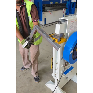 Máquina Punzonadora, Cortadora y Entalladora Hidráulica para Trabajos de Hierro, Equipo de Fabricación de Metal de Uso Pesado Semiautomático Industrial - Product Image 4