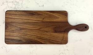 Planche à découper rectangulaire contemporaine en noyer faite à la main avec poignée, plateau de service de cuisine contemporain, planche à découper de cuisine par UO - Product Image 3