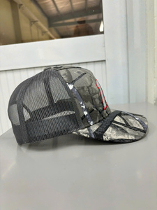 หมวกแก๊ปทรง Trucker ลายพราง ปักโลโก้ 2 มิติ แบบกำหนดเอง หมวกแก๊ปทรง Trucker 5 ชิ้น ทรงโค้งสำเร็จรูป ผลิตในเวียดนาม - Product Image 4