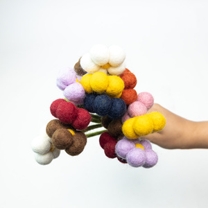 ดอกเดซี่ทำมือจากลูกบอลผ้าสักหลาดขนาดเล็ก จำนวนมาก – ช่อดอกไม้ปอมปอมสำหรับตกแต่งแจกัน DIY งานฝีมือจากผ้าสักหลาดขนสัตว์ที่เป็นมิตรกับสิ่งแวดล้อม - Product Image 4