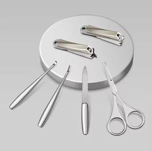 Kit professionnel de manucure en acier inoxydable 5 en 1, portable, avec étui, pour adultes et emballage personnalisé - Product Image 3