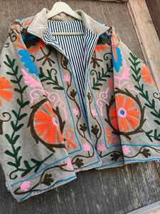 Chaqueta de Mujer con Bordado Suzani Hecho a Mano, Estilo Boho y Étnico, con Detalles de Hilos, Abrigo Étnico Boho para Mujer - Product Image 3