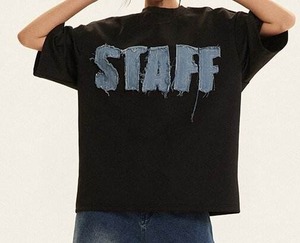 T-shirt brodé effet usé, confectionné avec des coutures soignées, un tissu doux et respirant, et une ambiance streetwear moderne. - Product Image 6