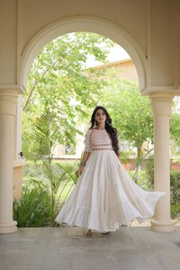 ชุดเดรส Anarkali สีขาวสำหรับผู้หญิง แขนยาว ชุดงานเลี้ยง ชุดพื้นเมือง ชุดงานแต่งงาน ชุดแม็กซี่อินเดียแบบดั้งเดิม - Product Image 6