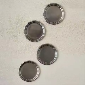 Ensemble de sous-verres décoratifs en métal pour la protection des tasses à thé et à café et l'aménagement contemporain de la table à la maison - Product Image 4
