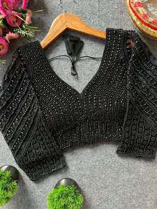 Blusa de Seda con Perlas Hechas a Mano por Diseñadores, para Novias y Fiestas, Lista para Usar - Product Image 2