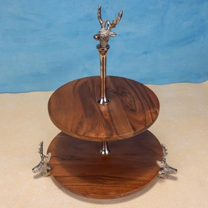 Support à gâteau de luxe à 2 niveaux en bois avec tête de cerf et accents métalliques argentés en forme de renne, plateau de service à étages, présentoir à desserts rustique pour la décoration intérieure - Product Image 6
