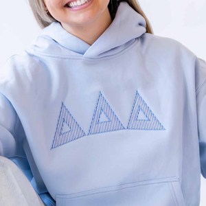 Alfa |   Sudadera con Capucha Omega Bordada para Mujer, Color Rosa, Talla Grande, Logotipo Frontal en Tela Tackle Twill, Sudadera Casual de Felpa para Otoño - Product Image 6