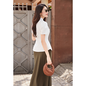 Blusa Elegante Blanca para Mujer con Cuello Mandarín y Abertura en el Escote, Estilo Peplum, para Oficina o Casual, Diseño Personalizado ODM OEM DORIS - Product Image 4
