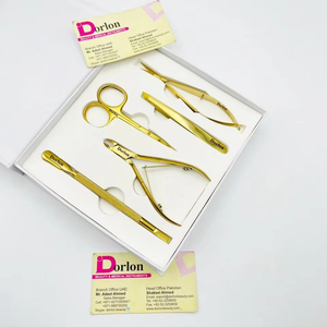 Outils de soin des ongles personnels : Pince à cuticules en plasma doré, Repousse-cuticules en acier inoxydable, Petit ciseau à ongles avec ciseaux à ressort pour manucure. - Product Image 1