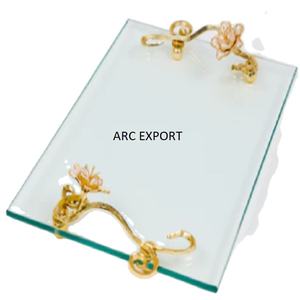 ถาดเสิร์ฟพร้อมที่จับสีทอง2อันถาดแก้วและของตกแต่งโลหะดีไซน์เนอร์พร้อมอุปกรณ์ตกแต่งบ้านหรูหรา - Product Image 1