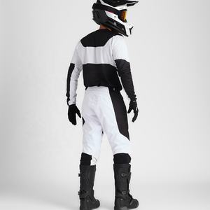 Combinaisons de motocross avec logos personnalisés Tissu extensible et léger conçu pour les cyclistes et les défis tout-terrain - Product Image 2