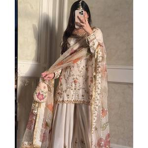Belle combinaison de fête avec haut-Plazzo et Dupatta pour un look élégant - Product Image 5