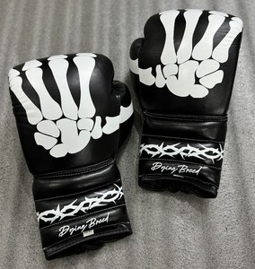 Gants de boxe personnalisés en cuir avec motif de crâne, gants d'entraînement de boxe pour le sparring, le kickboxing et le MMA |   Logo OEM disponible - Product Image 3