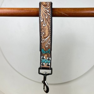 ชุดสายจูงสุนัขและปลอกคอหนังวัว3ชิ้นสำหรับฝึกสุนัขเดินกลางคืนดีไซน์หรูหรา - Product Image 5