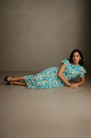 Robe longue élégante à imprimé floral en coton durable, coupe évasée à volants, artisanale, turquoise vert sauge, style ethnique, taille naturelle