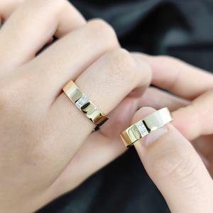 Bagues de mariage géométriques modernes AMBER JEWELS en or massif 14 carats plaqué or, diamants de laboratoire certifiés IGI, sertissage à griffes, unisexes - Product Image 3