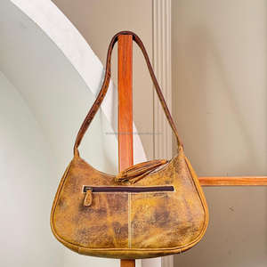 กระเป๋าหนังวัวขนาดใหญ่ทันสมัยของผู้หญิง, สินค้ามาใหม่กระเป๋าสะพายไหล่หนังแท้ลายพระจันทร์ครึ่งเสี้ยวกระดุมทองเหลืองโบราณ - Product Image 5