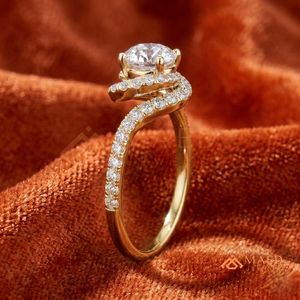 Bague de fiançailles en or avec halo de moissanite taille ronde pour femme, bijou élégant et tendance pour mariage et anniversaire - Product Image 4
