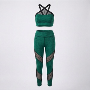 Conjunto de yoga verde de 2 piezas para mujer, sujetador deportivo con tiras cruzadas y leggings largos - Product Image 1