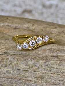 Magnifique bague à bande incurvée en diamant taille ronde pour femme, cultivé en laboratoire, en or massif 18 carats, cadeau surprise pour les amoureux - Product Image 5