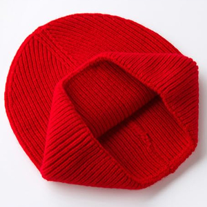 Bonnet en tricot rouge premium avec logo personnalisé, chaud, doux, extensible, à revers, unisexe, décontracté, pour l'extérieur - Product Image 6