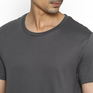 เสื้อยืดสตรีทแวร์ผู้ชายขายส่ง ผ้าฝ้าย 100% ทรงหลวม โลโก้ด้านหน้า ระบายอากาศได้ดี ป้องกันการเป็นขุย ดีไซน์ตามสั่ง สไตล์ทางการ - Product Image 5