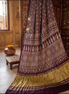 Sari de Lujo de Seda Modal Pura con Estampado Ajrakh y Trabajo de Espejo, Hecho a Mano por Artesanos, Estampado en Bloque, Diseño Étnico para Mujer - Product Image 2
