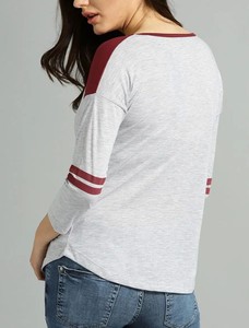 Camiseta Casual de Punto para Mujer, Más Vendida, con Bloques de Color, Manga Raglán, Cuello Redondo, Manga Tres Cuartos, Diseño de Rayas Grises y Rojas - Product Image 3