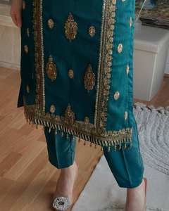 Lehenga Choli de Diseño Maruti, Talla Grande XL, para Bodas, Bordado con Lentejuelas de Diamantes, Largo hasta el Suelo, 100% Poliéster - Product Image 2