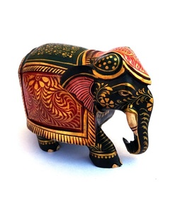 Décoration d'éléphant en bois artisanale, pièce d'art traditionnelle, ornement de table, décoration intérieure pour salon, 100% fait main - Product Image 1