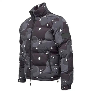 Veste matelassée camouflage noir et anthracite pour homme, avec capuche, fermeture éclair intégrale, multi-panneaux, poignets ajustables, style streetwear - Product Image 3