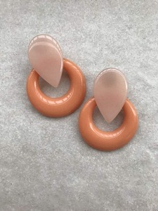 Boucles d'oreilles pendantes florales en résine époxy faites à la main, légères, bijoux tendance, accessoire de mode pour femmes, vente en gros - Product Image 2